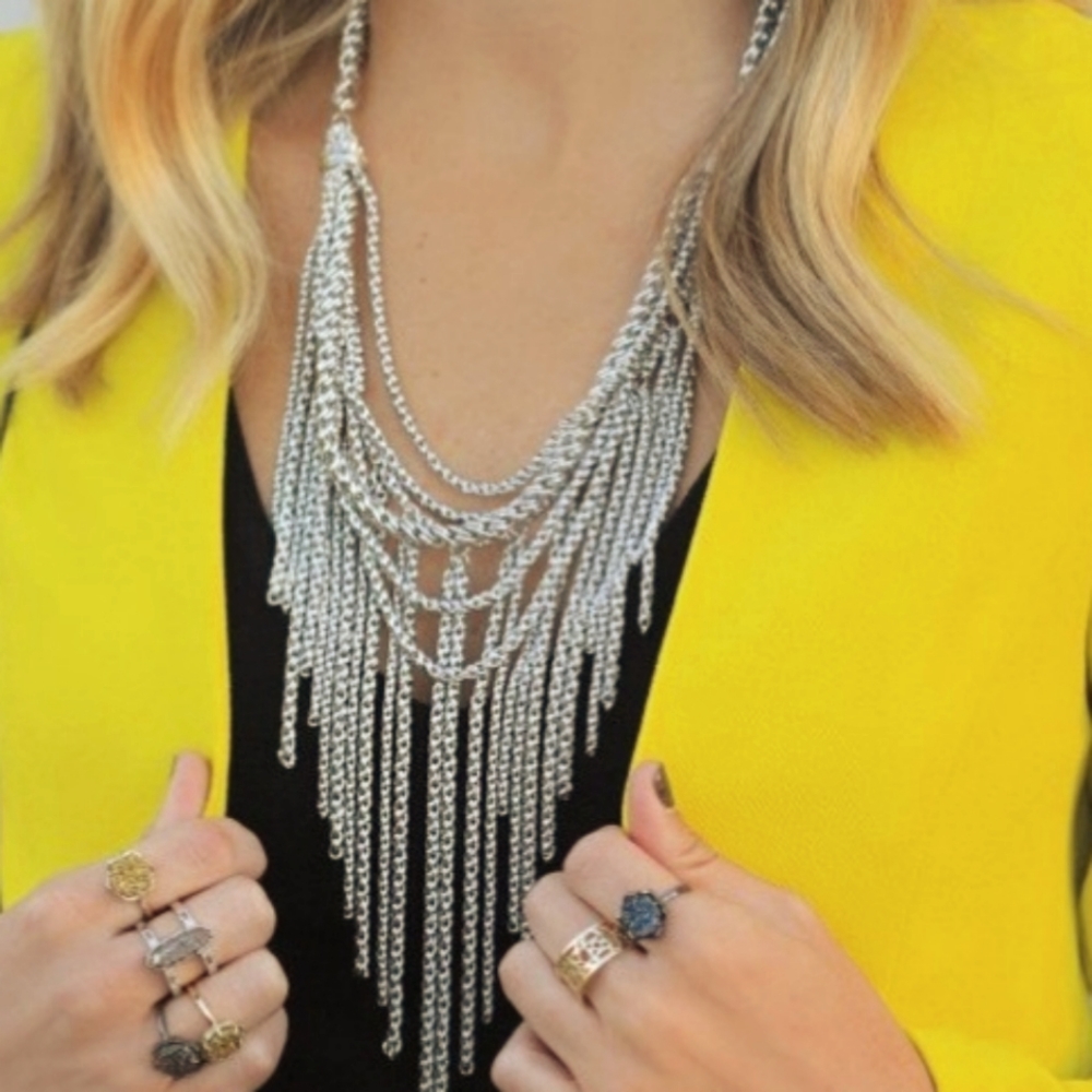 Kendra Scott necklace
